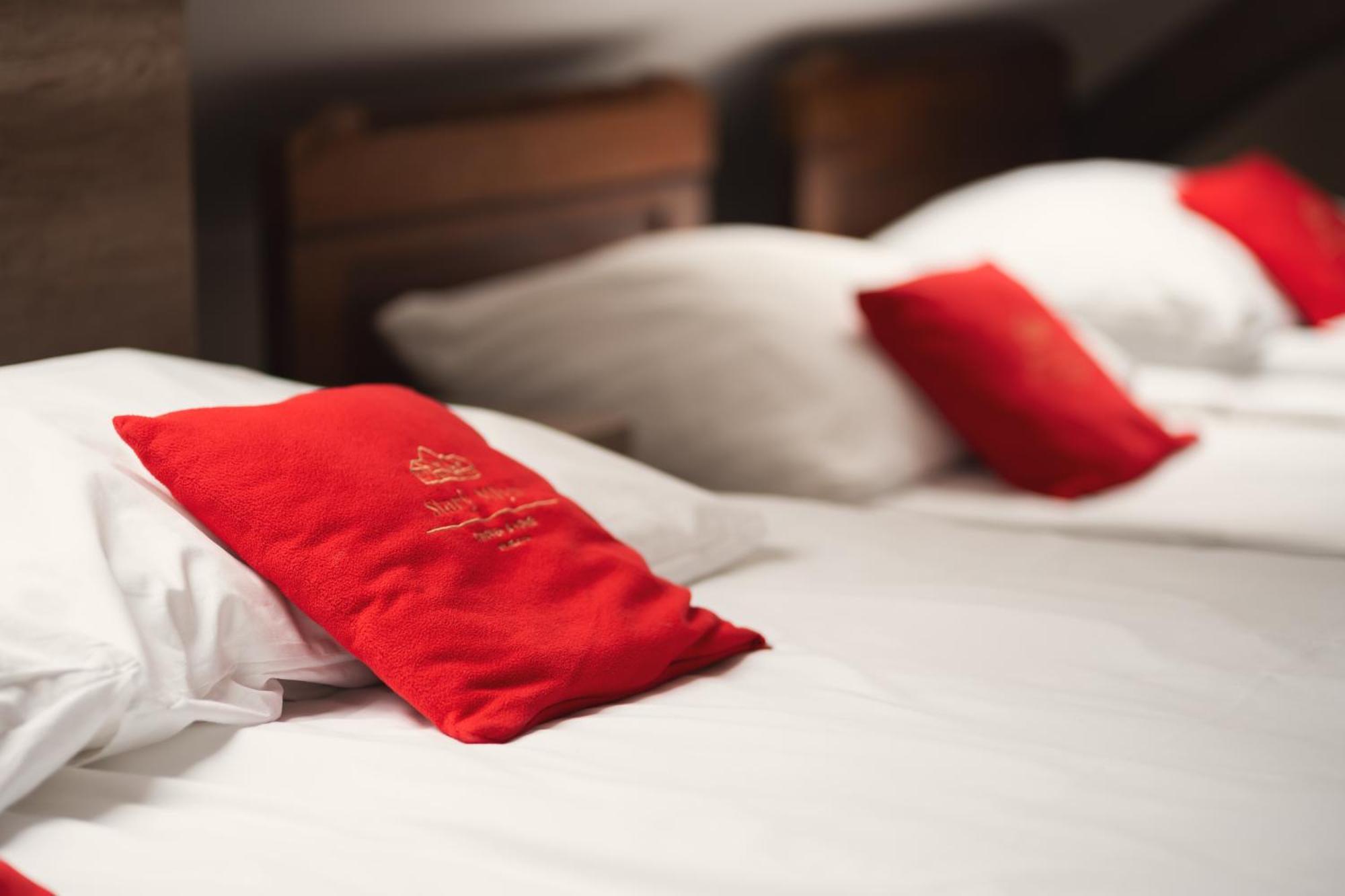 Stary Mlyn Strzeszyn Hotell Lubowo  Exteriör bild